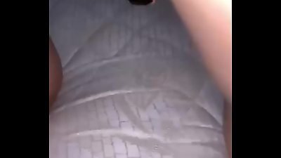 Pediu pra gravar conte&uacute;dos comigo, Fiz a novinha gozar litros na cama brincando com a bucetinha dela, veja nos coment&aacute;rios do v&iacute;deo.