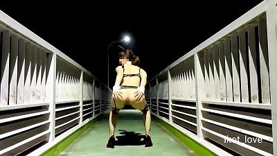 uncover My booty on the  Footbridge ikot