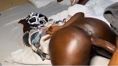 Portharcourt sugar cougar pays her building rent with her plumper