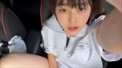 After taking a bath, a doll college schoolgirl jacks on her father's chair, moaning as she places a big wand against her pussy.