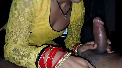 The husband could not control himself after seeing his wife's beautiful figure!