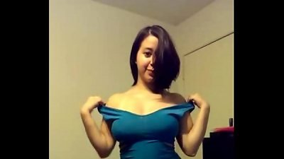 preciosa nos presume su vestidito y sus tetotas