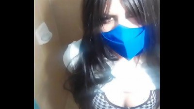 Hermosa estudiante necesita un pr&eacute;stamo.