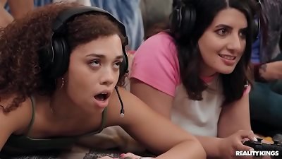 Co-op Mode bang for Gamer girls / Reality Kings