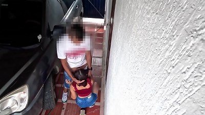 CHICA petite QUE ENCUENTRO EN LA CARRETERA SE DEJA FOLLAR A CAMBIO DE UN BOLETO PARA EL BUS