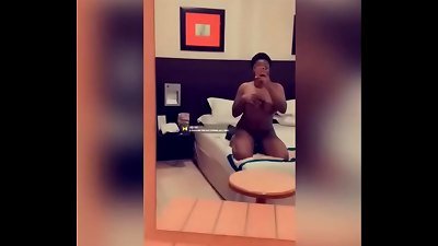 Itxqueen pulverizing figure gat me dripping (season greetings fans )