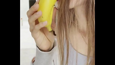 banged herself to orgasm with a banana and ate it