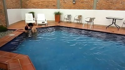 ! I DON'T WANT YOU TO COME IN! They say your wife doesn't like young people! But that day was the exception. (Real Video) Nobody Share This!