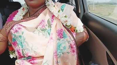 Desi scorching aunty car hook-up romantic sloppy talks. Telugu adio.