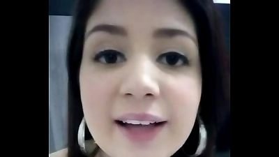 Bonita ense&ntilde;ando la panocha depilada