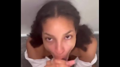 Foxy throating pecker against wall until throatpie