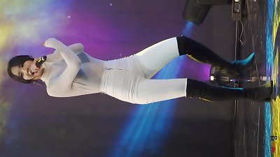 å…¬ä¼—å·ã€æ˜¯å°å–µå•¦ã€‘å£è¢‹å¥³å­©ç™½è‰²ç´§èº«é•¿è…¿æ€§æ„Ÿçƒ­èˆžçŽ°åœº