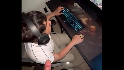 I gargle my ambisexual friend's stiffy and he bangs me while I play league of legends (we end up in bed / Peruvian gay porn)